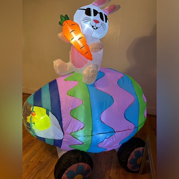 6FT Easter Inflatable - Picture 2 of 3